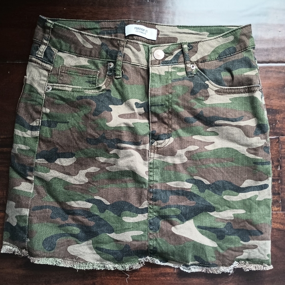 Forever 21 Camo Skirt - Picture 1 of 3